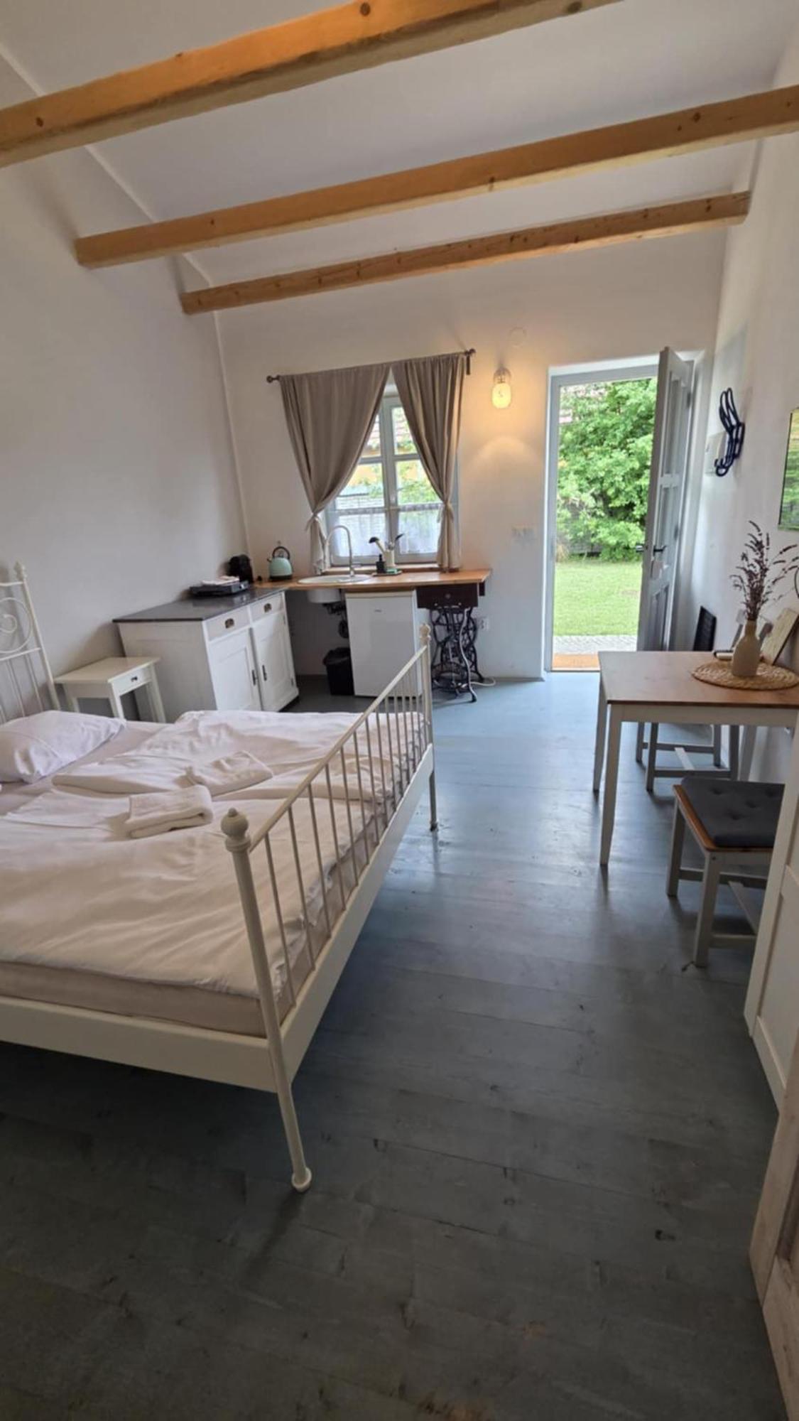 La Bobul Apartments Drnholec Luaran gambar