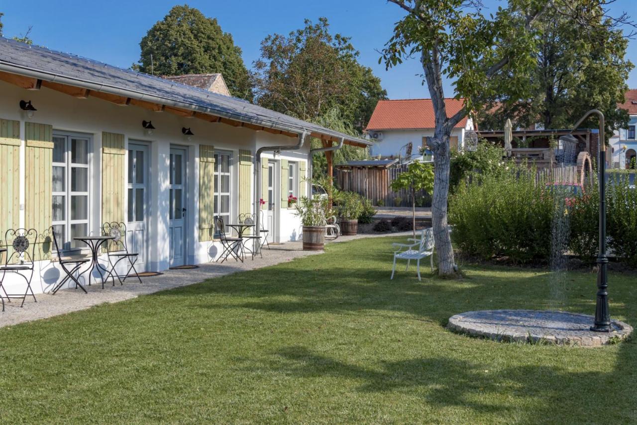La Bobul Apartments Drnholec Luaran gambar